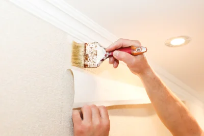 Pose de papier peint à Colleville-Montgomery — revêtements muraux et toiles de verre